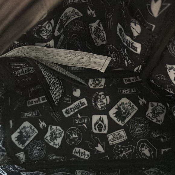 Loungefly Villians mini backpack - Picture 7 of 8